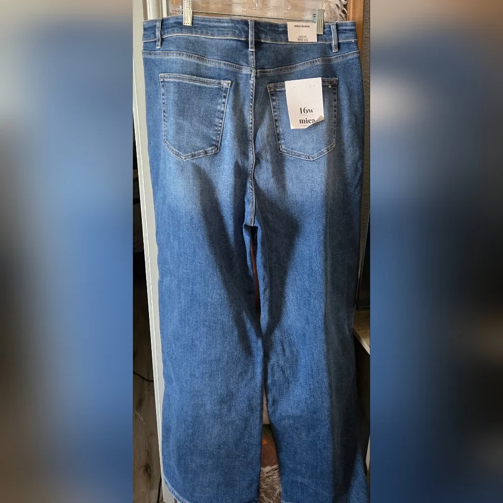 Mica Wide Leg Jeans in Medium Blue - Picture 3 of 4